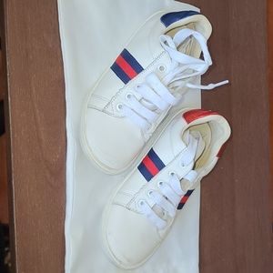 Kids sneakers